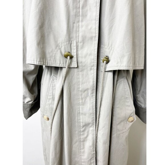 Vintage 1980s Fleet Street brand trench coat in neutral khaki with contrast trim - Picture 6 of 11